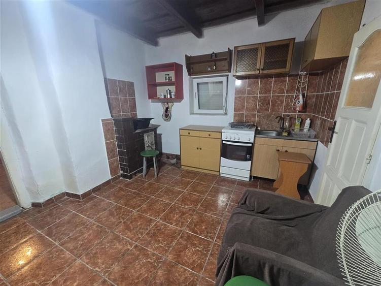 Casă cu 2 camere cu Teren 2685 Mp în Tăuteu