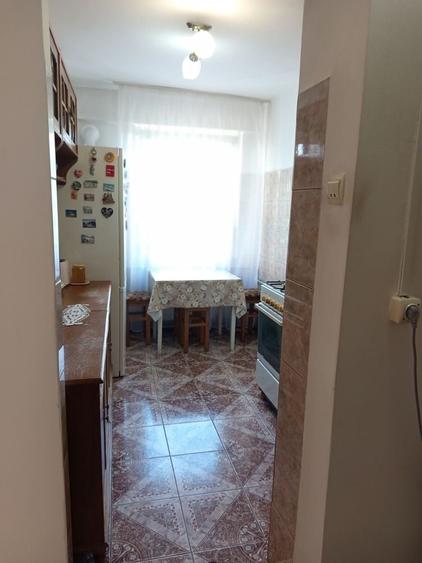Apartament cu 3 camere decomandat în Tudor