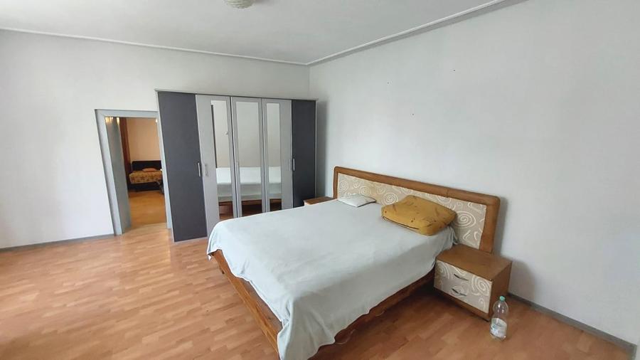 Casă cu 8 camere cu Teren 800 Mp în Cisnădie