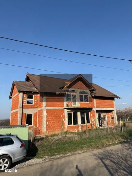 Casă cu 4 camere în Rontău