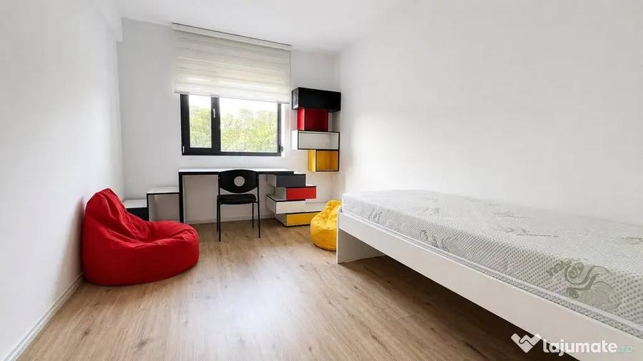 Apartament cu 3 camere semidecomandat în Băneasa