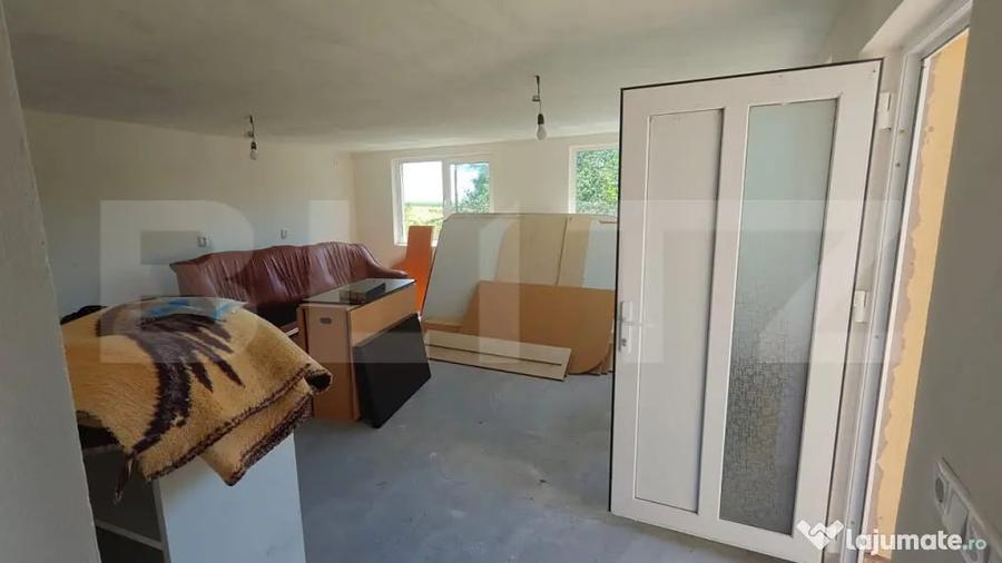 Casă cu 7 camere cu Teren 2200 Mp în Dobra