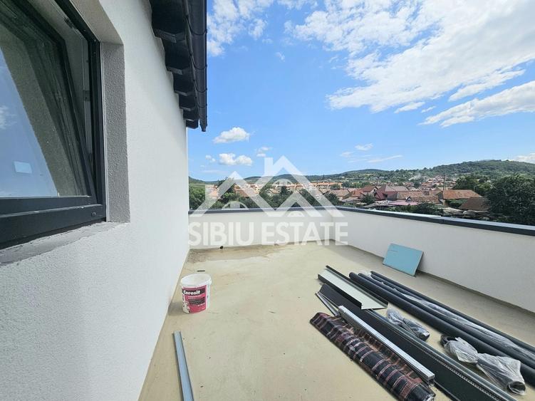 Duplex cu 4 camere cu Canalizare în Exterior Nord