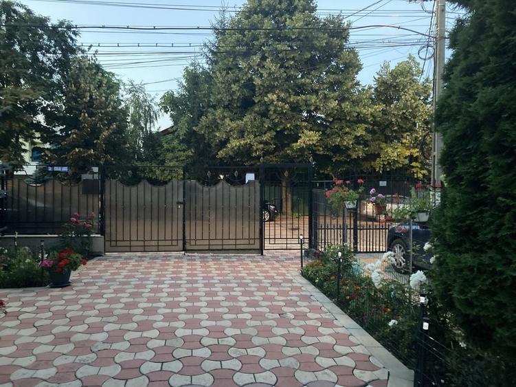 Casă cu 4 camere în Valea Adâncă