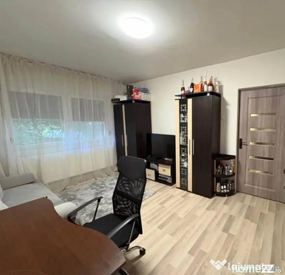 Apartament cu 2 camere semidecomandat în Calea București