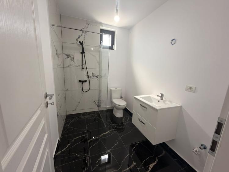 Casă individuală cu 3 camere cu Canalizare în Cârcea