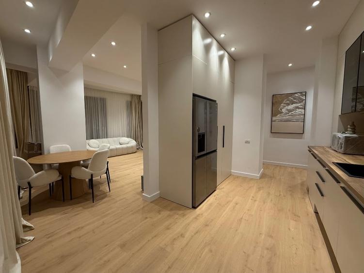 Apartament cu 3 camere semidecomandat, mobilat în Obor
