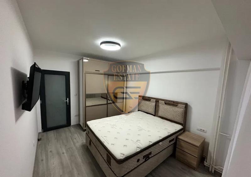 Apartament cu 4 camere decomandat, mobilat în Casa de Cultură