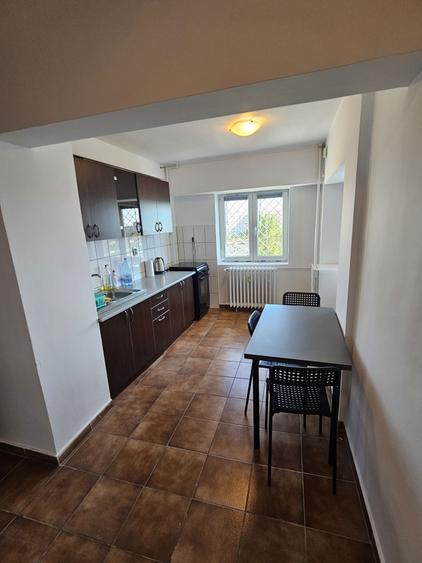 Apartament cu 3 camere, mobilat în Decebal