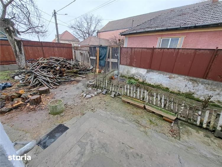 Casă cu 2 camere decomandat cu Teren 257 Mp în Sânmartin