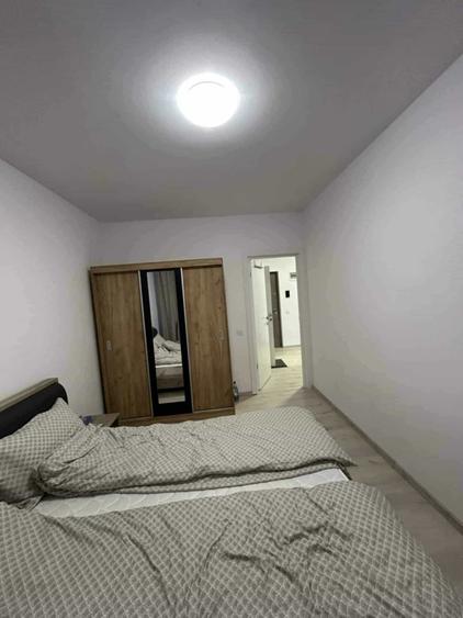 Apartament cu 3 camere semidecomandat, mobilat în Florești