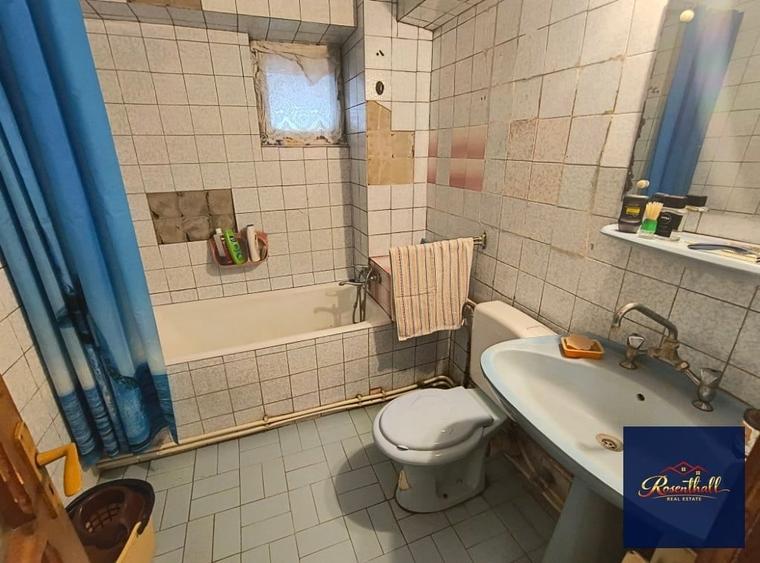 Apartament cu 4 camere decomandat în Central