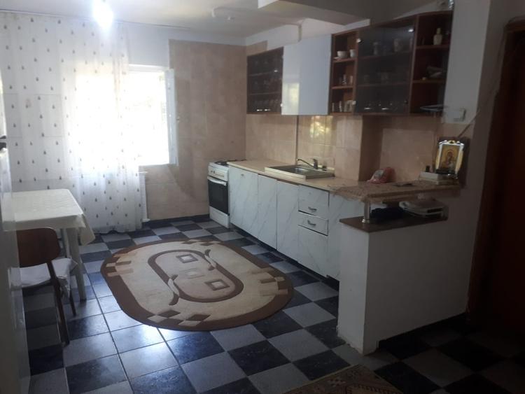 Apartament cu 4 camere decomandat în Baicului