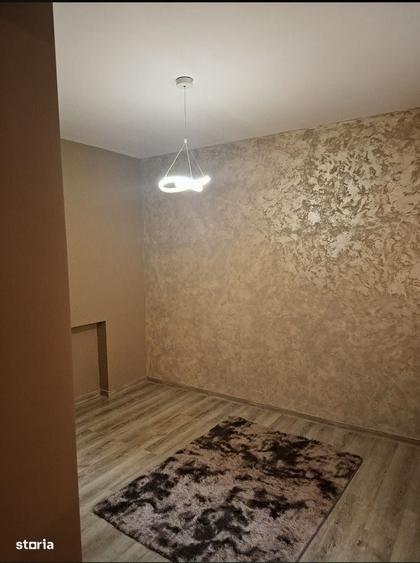 Apartament cu 3 camere semidecomandat în Calea Severinului