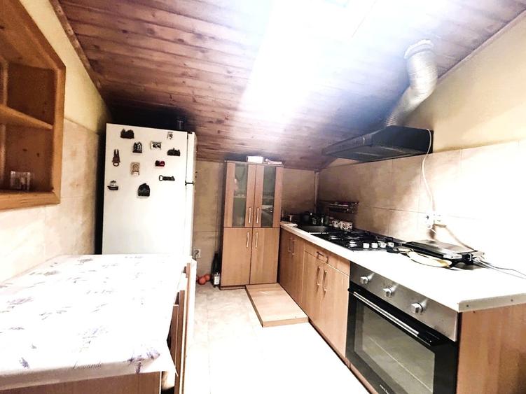 Apartament cu 3 camere semidecomandat în Armeneasca