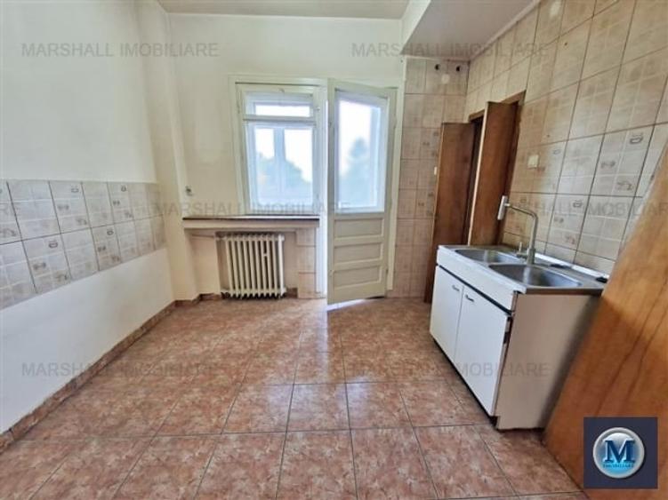 Apartament cu 4 camere semidecomandat în Sud