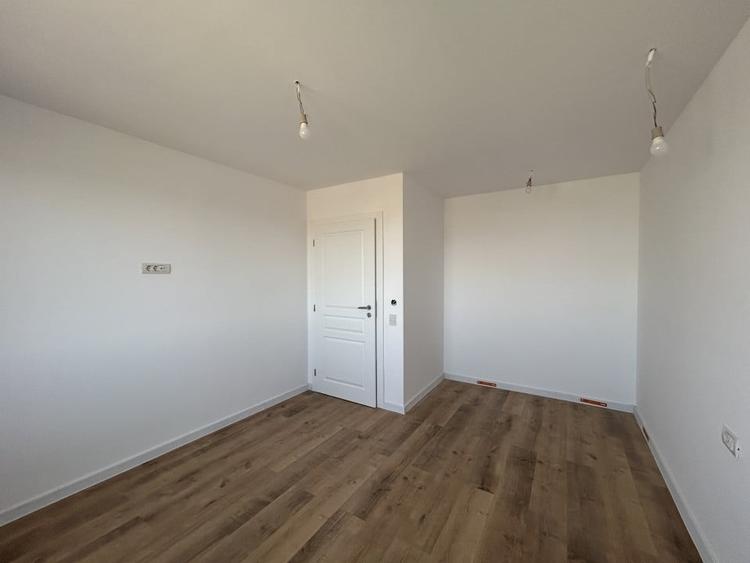 Duplex cu 4 camere cu Canalizare în Central