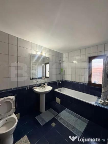 Casă cu 6 camere cu Teren 300 Mp în Central