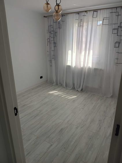 Apartament cu 4 camere semidecomandat în Central