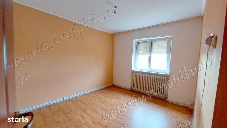 Apartament cu 2 camere decomandat în Vest