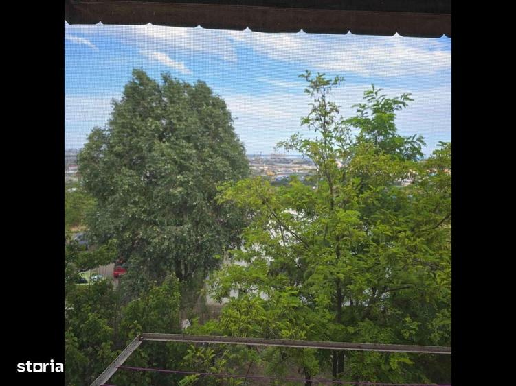 Garsonieră decomandată în Far