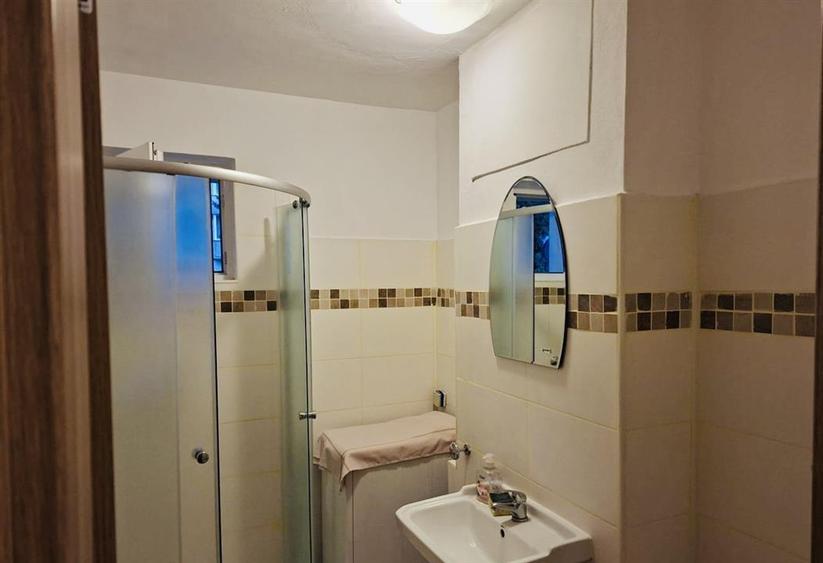 Apartament cu 2 camere nedecomandat, mobilat în Central