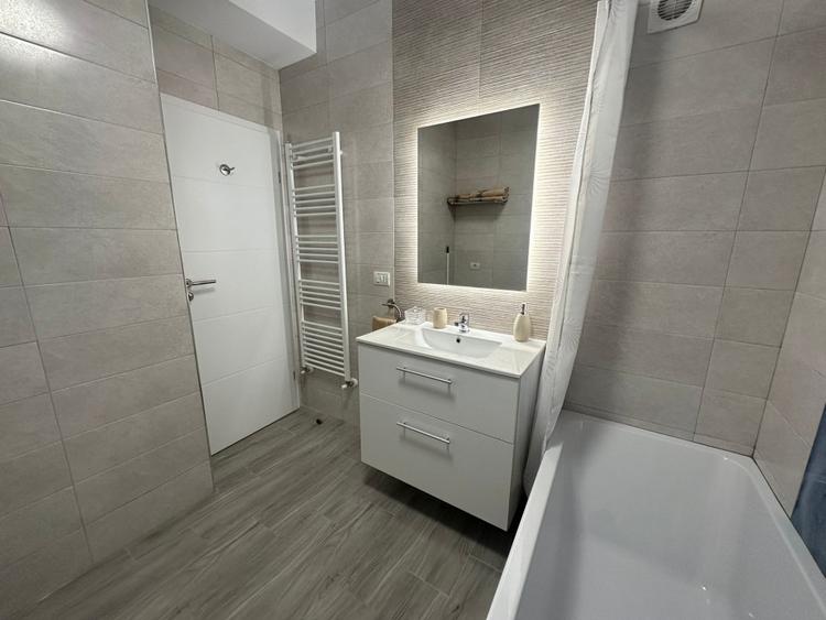 Apartament cu 2 camere decomandat, mobilat în Tractorul