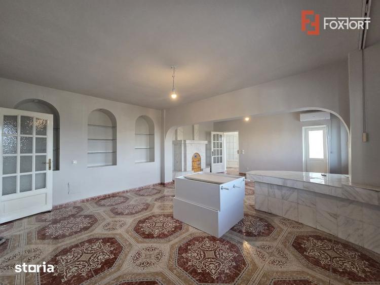 Apartament cu 4 camere decomandat în Intim