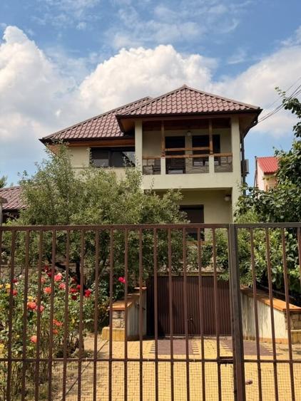 Casă individuală cu 6 camere cu Canalizare în Brâncoveanu