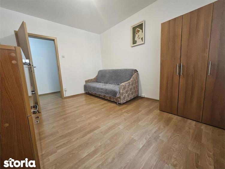 Apartament cu 3 camere decomandat în Tei