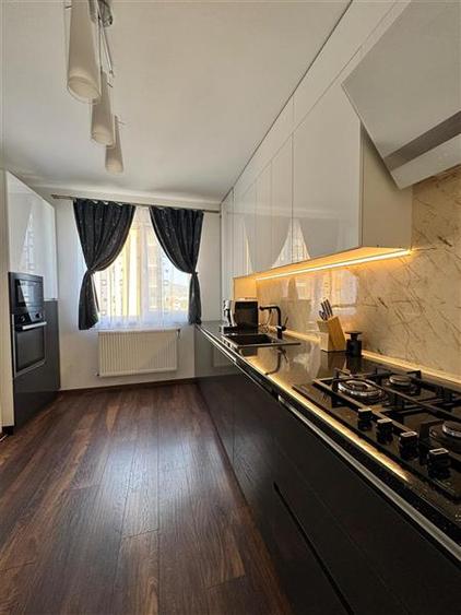 Apartament cu 2 camere semidecomandat în Pietroasa
