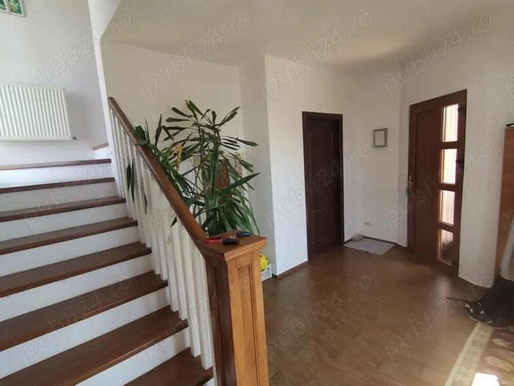 Casă cu 5 camere cu Teren 2272 Mp în Central