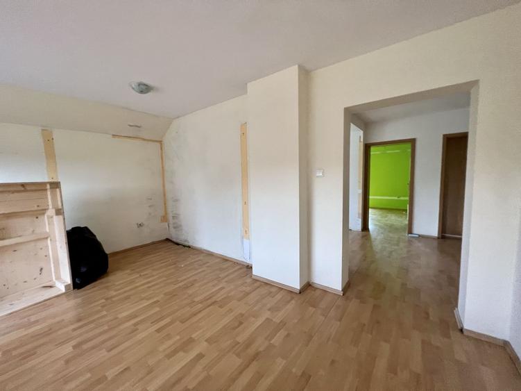Casă individuală cu 7 camere cu Canalizare în Lidia