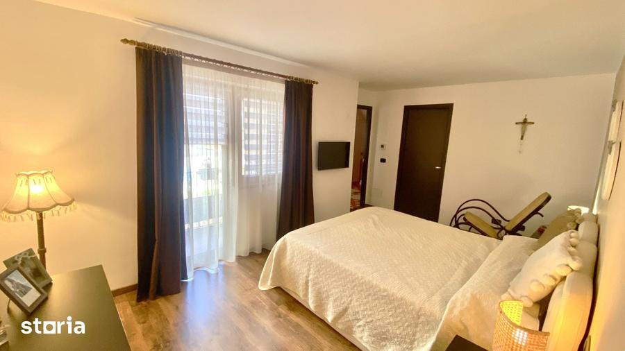 Casă cu 9 camere cu Teren 600 Mp în Sânmartin