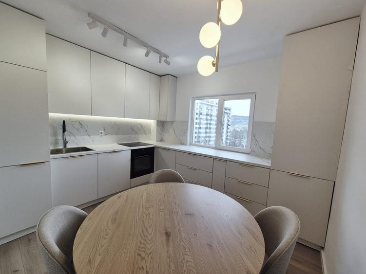 Apartament cu 3 camere decomandat, mobilat în Plopilor
