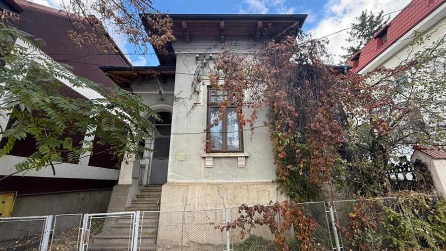 Casă cu 6 camere cu Teren 236 Mp în Copou