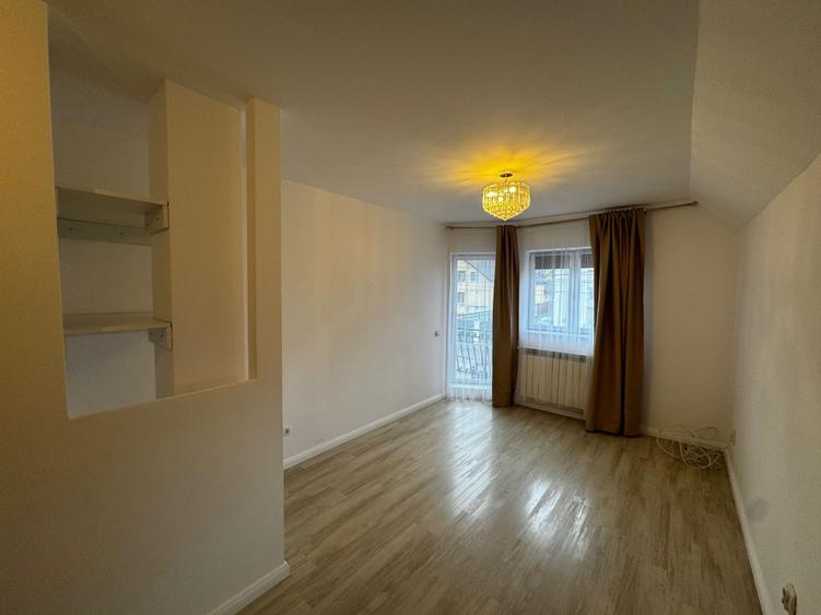 Casă cu 4 camere cu Teren 500 Mp în Ipotești