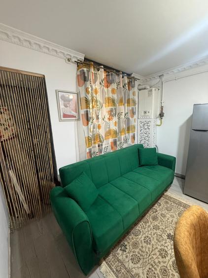 Apartament cu 3 camere semidecomandat, mobilat în Teiul Doamnei