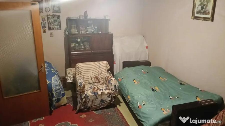 Apartament cu 2 camere decomandat în Ozana
