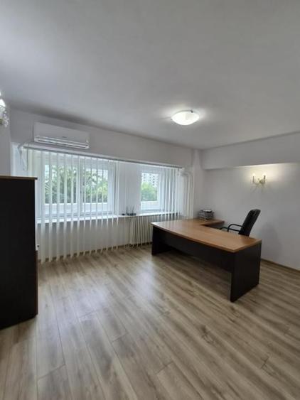Apartament cu 3 camere în Decebal