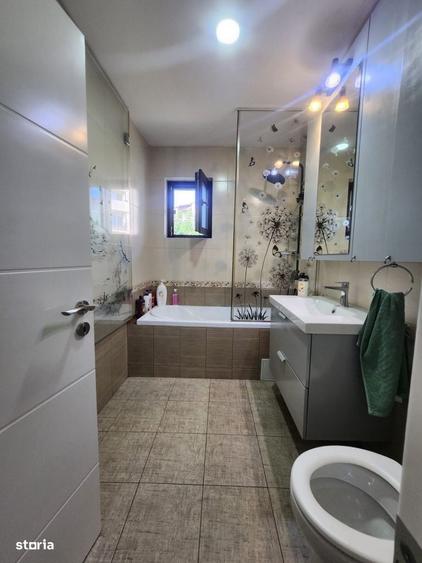 Apartament cu 3 camere semidecomandat în Luna