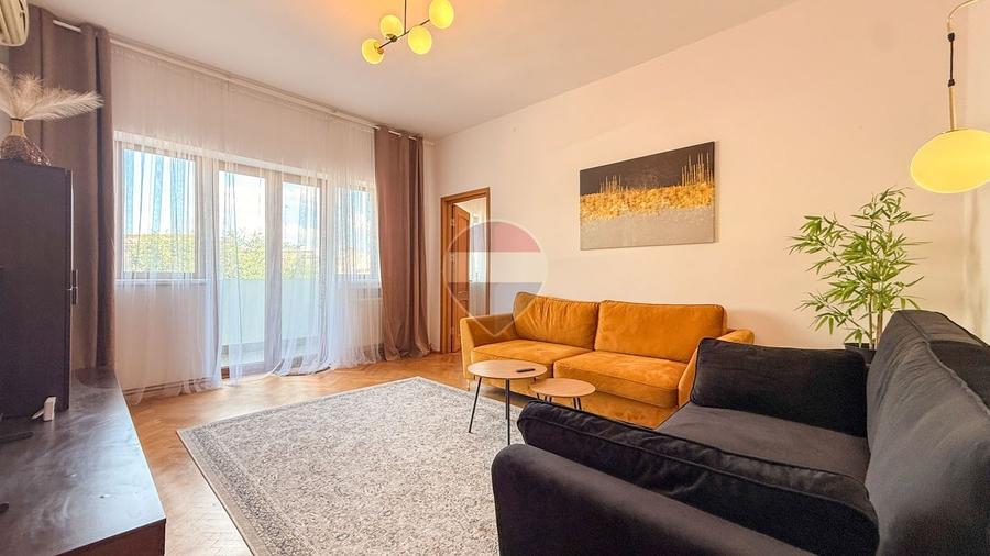 Apartament cu 3 camere decomandat, mobilat în Universitate