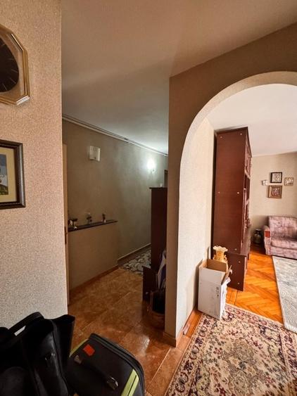 Apartament cu 4 camere decomandat în Central