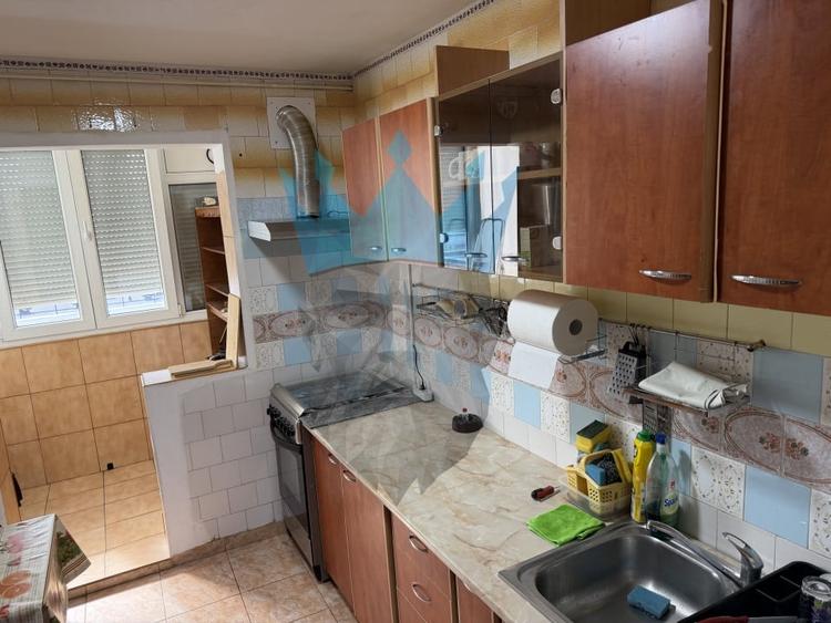 Apartament cu 3 camere decomandat, mobilat în Vitan