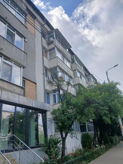 Apartament cu 3 camere decomandat în Zahana
