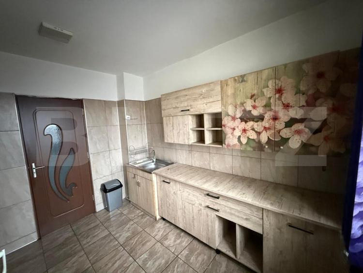 Apartament cu 2 camere semidecomandat, mobilat în Micro 11