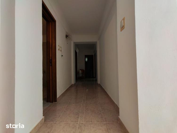 Apartament cu 4 camere decomandat în Central
