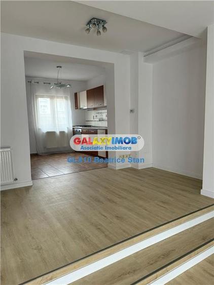 Casă cu 5 camere cu Garaj în Central
