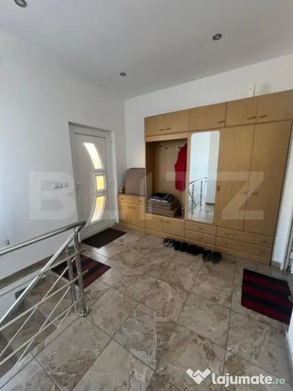 Casă cu 5 camere cu Teren 4400 Mp în Central