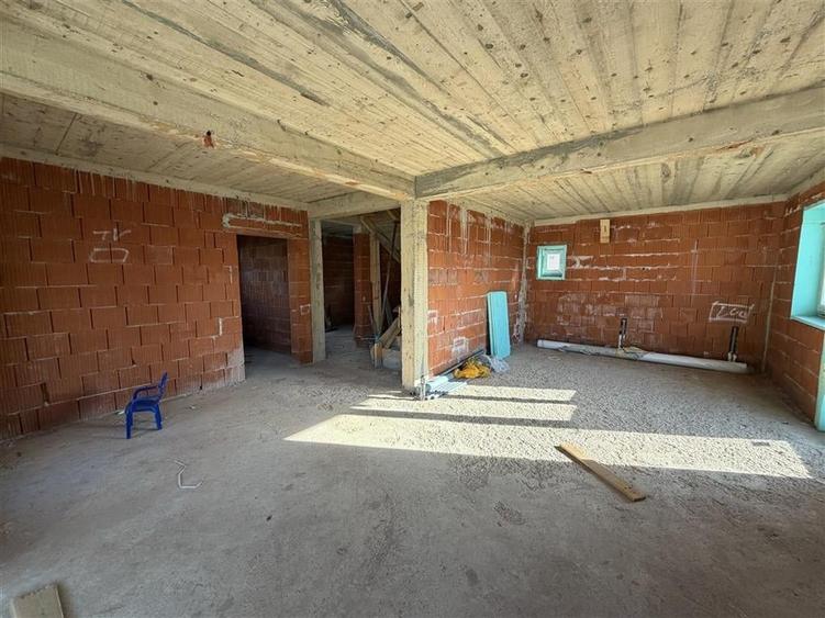 Casă individuală cu 5 camere cu Teren 300 Mp în Betfia